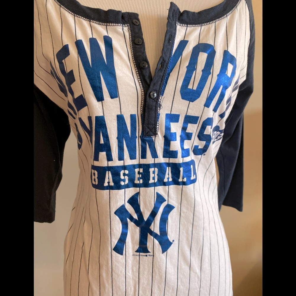 Women’s New York Yankee top